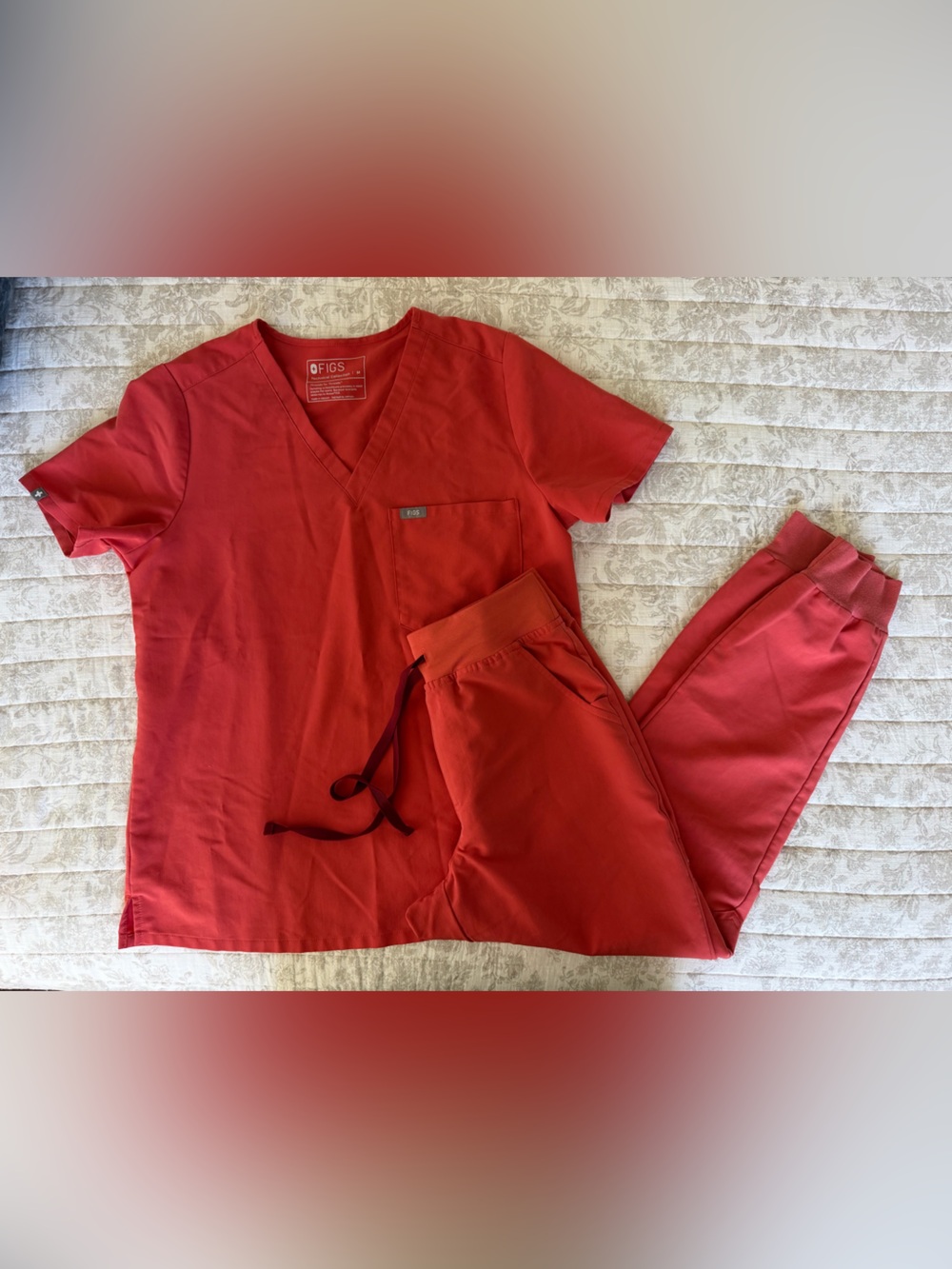 Figs Technical CollectionTop - V-Neck Scrub Top (M) Jogger Bottoms (S/P)